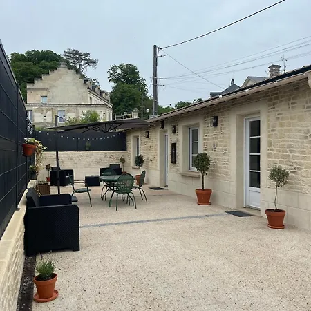 Les Saint Laurent - L'elegante Mouy