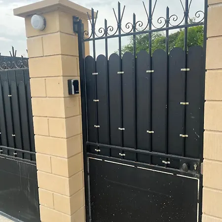 Les Saint Laurent - L'elegante